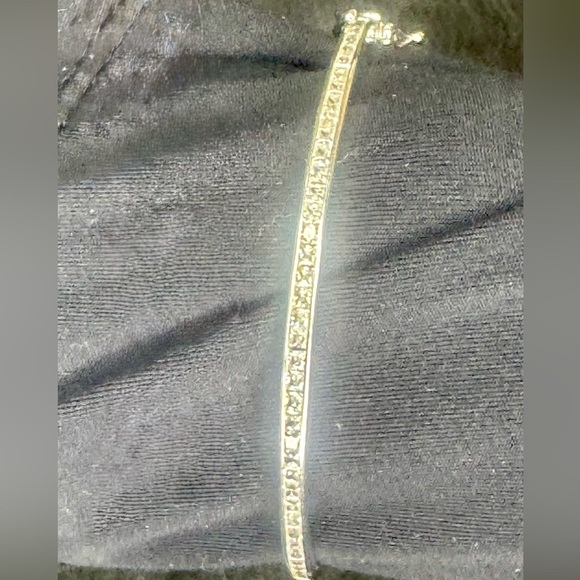 Jewelry - Beautiful silver diamond like gems bangle bracelet